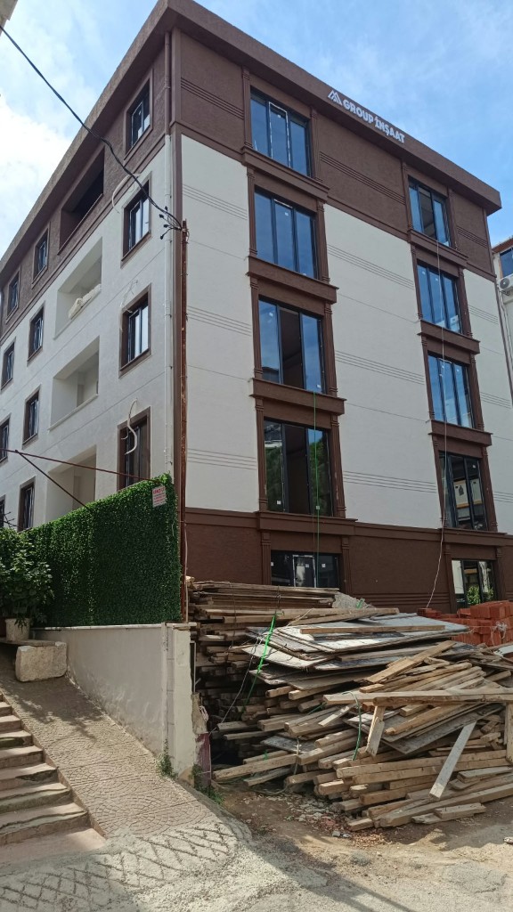 AA GROUP İnşaat tabelalı Kartal Soğanlık konut binası